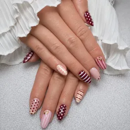Nagels met BIAB en een nail art design