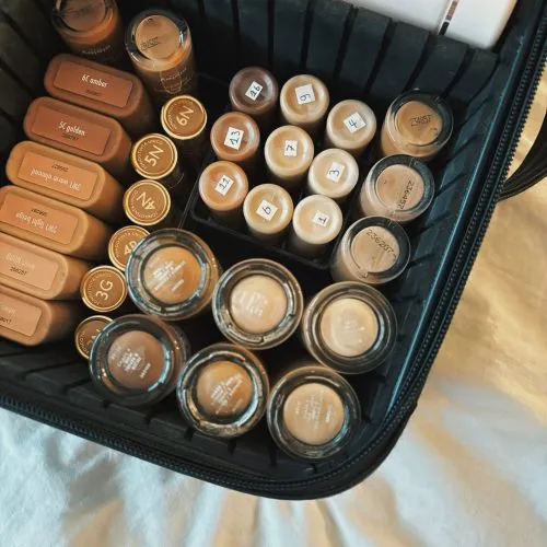 Make-up koffer met foundations van Make-up by Nienke