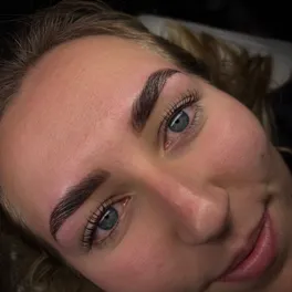 Wimpers na een Korean lash lift